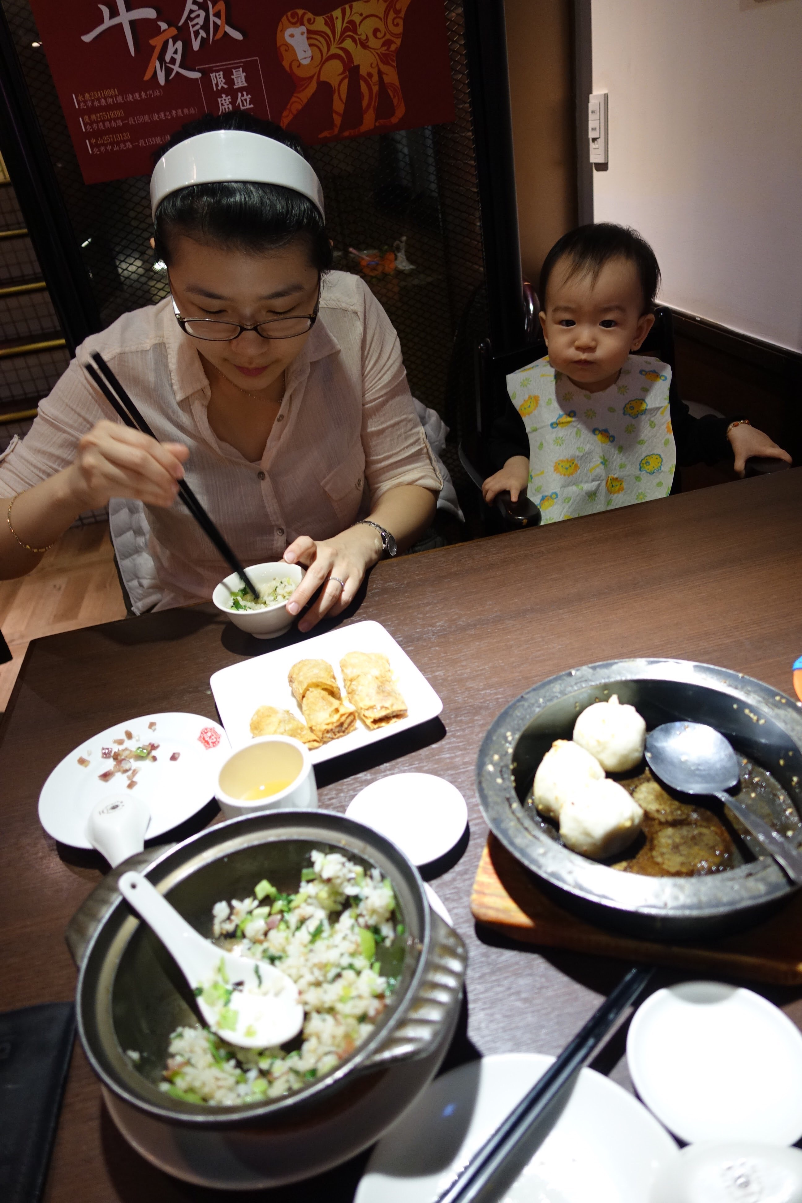 Eating conveniently in Taipei with a child